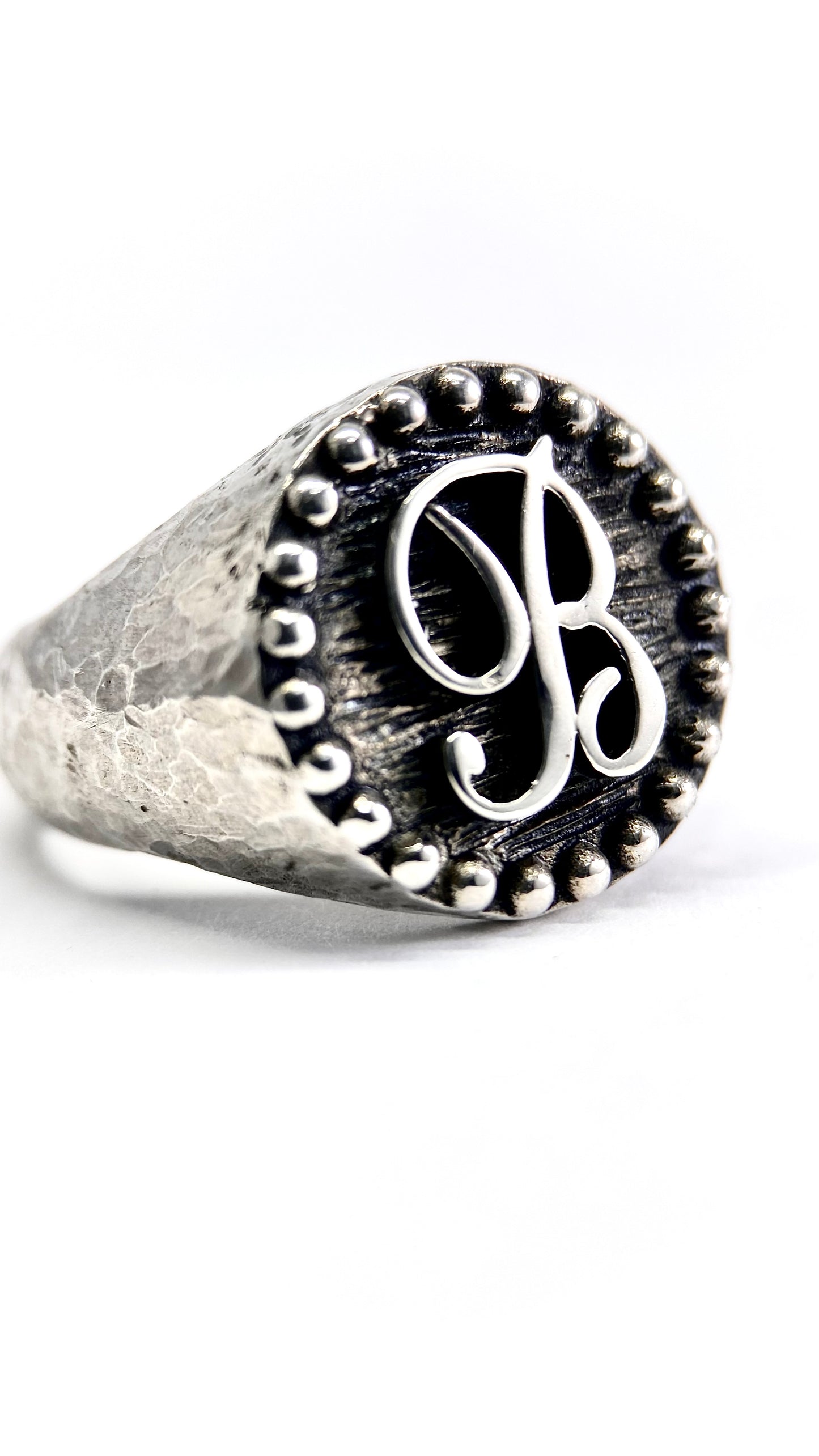 CIRCLE CHEVALIER LETTER