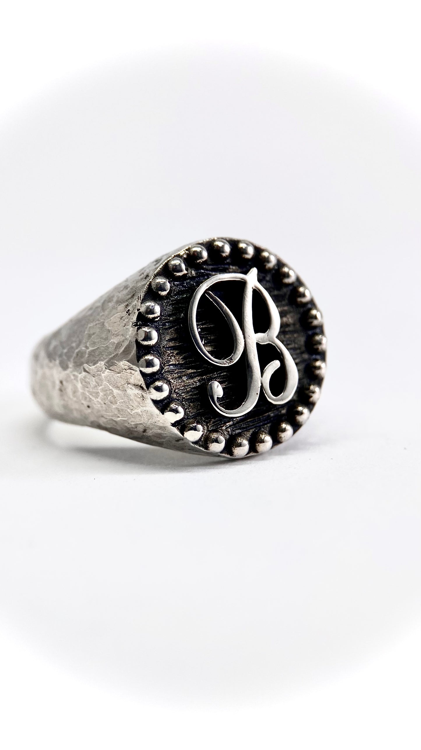 CIRCLE CHEVALIER LETTER