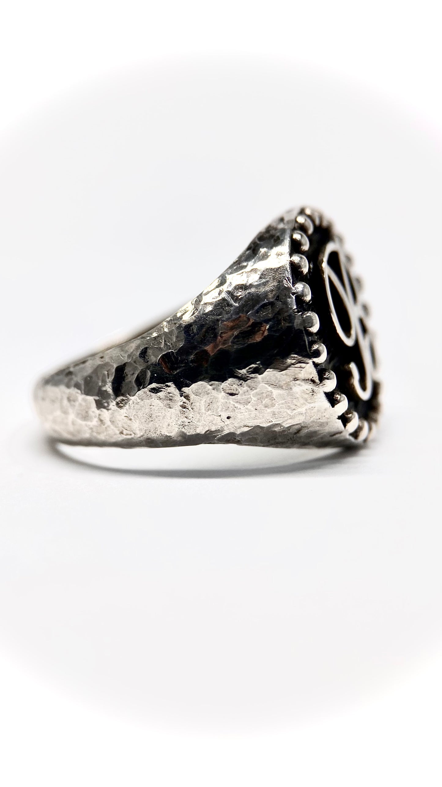 CIRCLE CHEVALIER LETTER